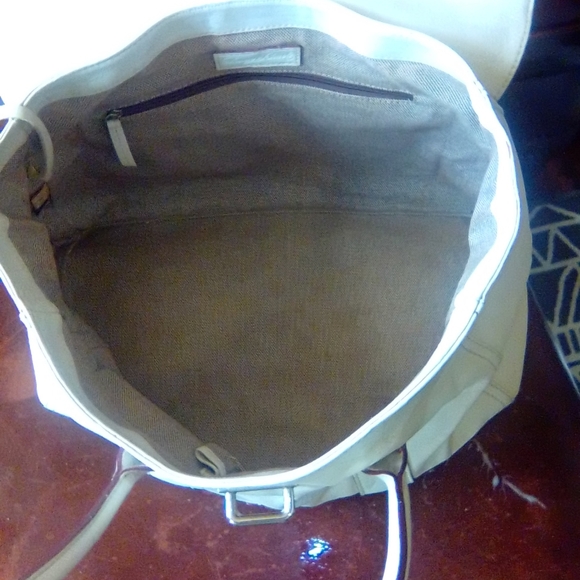 Dooney& Bourke egg white colored handbag leather is perfectly broken in - Picture 3 of 16